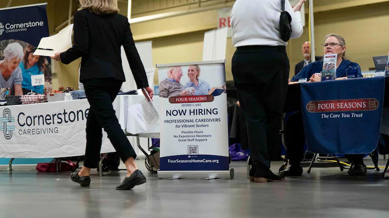 US Initial Jobless Claims Drop by Most in Almost Four Years